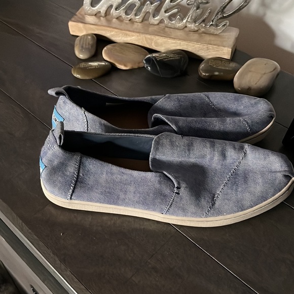 Toms - Picture 2 of 3
